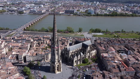 antena dando vueltas sobre la basílica de san