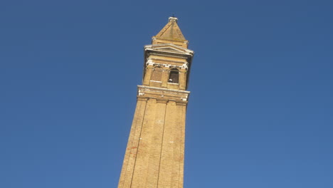 Cityscape-of-Bell-Tower-in-Burano,-Venice,-Italy