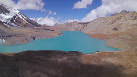 Annapurna-Mountain-Circuit-has-mesmerizing-views-for-Tourists-visiting-World's-Highest-altitude-Lake-Tilicho-at-Manang-Nepal,-Drone-shot-landscape,-country-wealth-4K