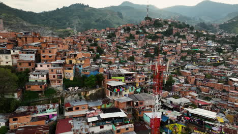 Drone-shot-in-front-of-a-poor-community-homes-in-Comuna-13,-in-Medellín,-Colombia