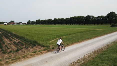 Aventuras-En-Bicicleta-En-La-Encantadora-Campiña-Alemana