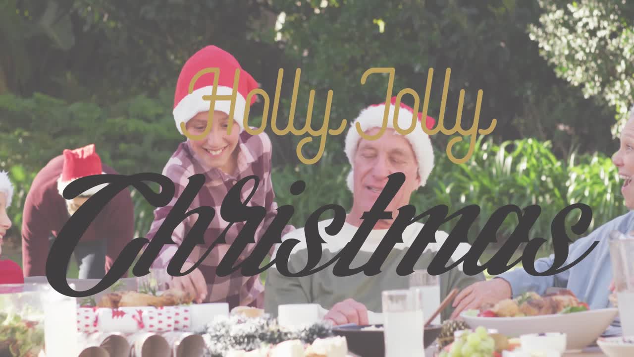 크리스마스 테이블에서 산타 모자를 입은 백인 가족에 대한 크리스마스 축하 문자의 애니메이션