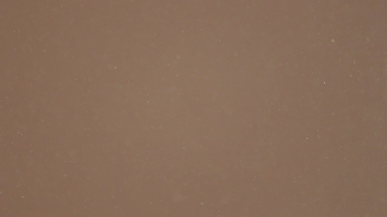 공기 중에 떨어지는 먼지 입자