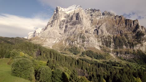 無人機拍攝威特霍恩山 (wetterhorn) 的空中拍攝