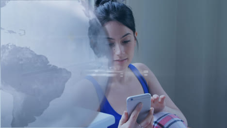 animación del globo sobre la mujer usando un teléfono inteligente