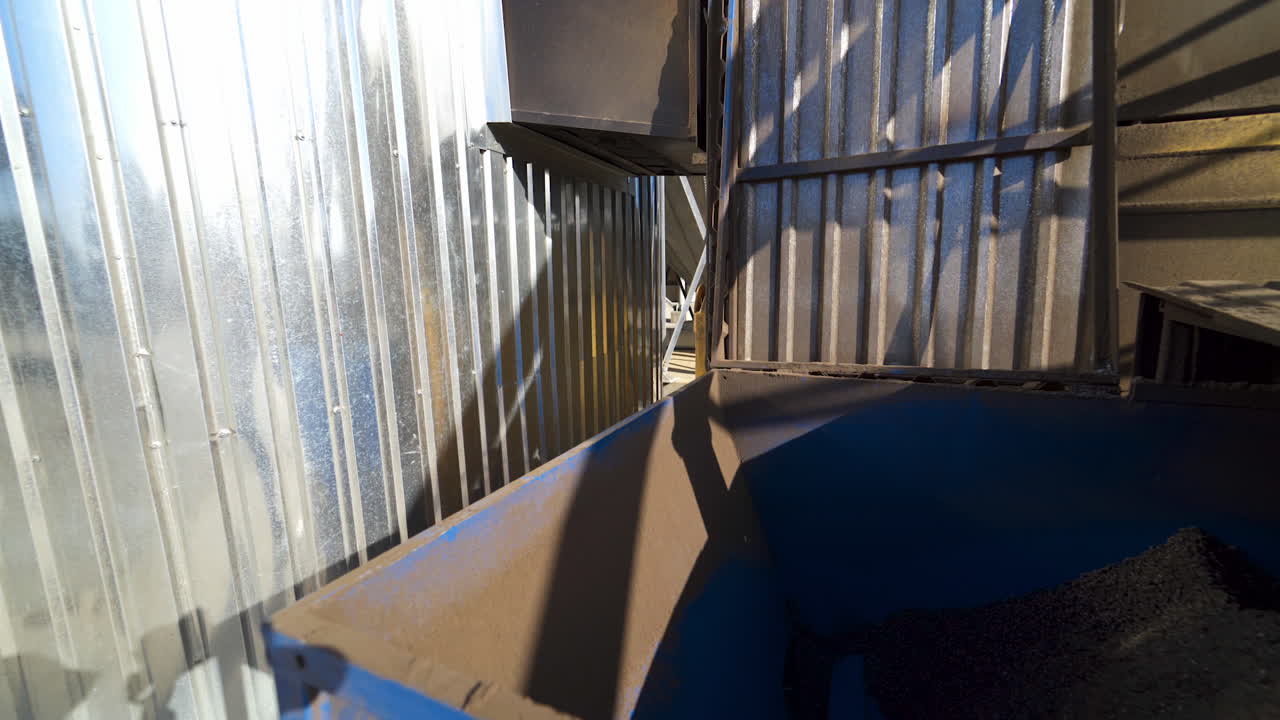 Metal bins for grain storage. Tanks for the storage of grain