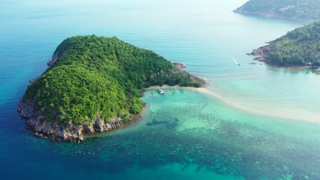 Wunderschöne-Tropische-Insel-Ko-Ma-Mit-Exotischen-Bäumen-Und-Sandbank