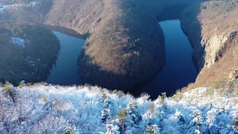 Beautiful-Horse-Shoe-River-in-Mountains-in-North-America,-Snowy-Landscape-at-Winter,-Aerial-View