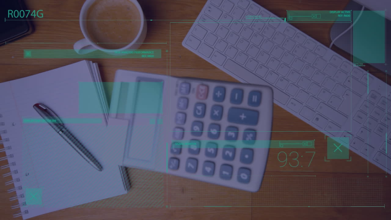 animación del procesamiento de datos contra una calculadora que cae sobre equipos de oficina en una superficie de madera