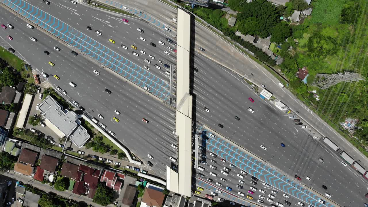 고속도로 위쪽 전망, 도로 교통 중요한 인프라