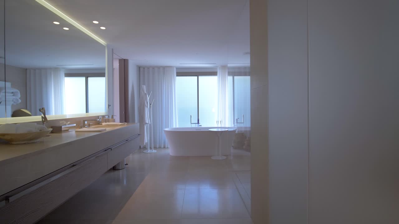 Retreating into Luxury: A Tour of a Lavish Bathroom with a Beautiful Bathtub