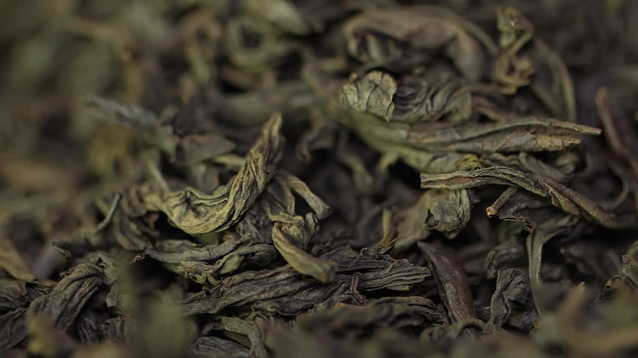 primer plano de hojas de té negro secas