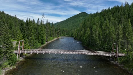 Mocus-Point-Trailhead-Brücke-über-Den-Fluss-Lochsa