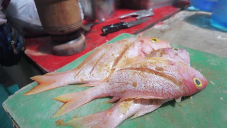 Pescado-Fresco-Listo-Para-Cocinar,-Cocina-Criolla-Dominicana