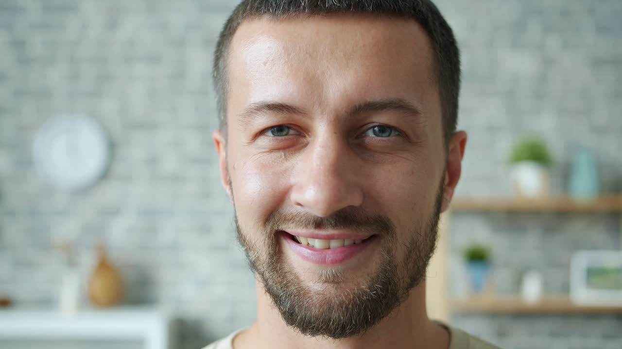 Retrato de un hombre sonriente