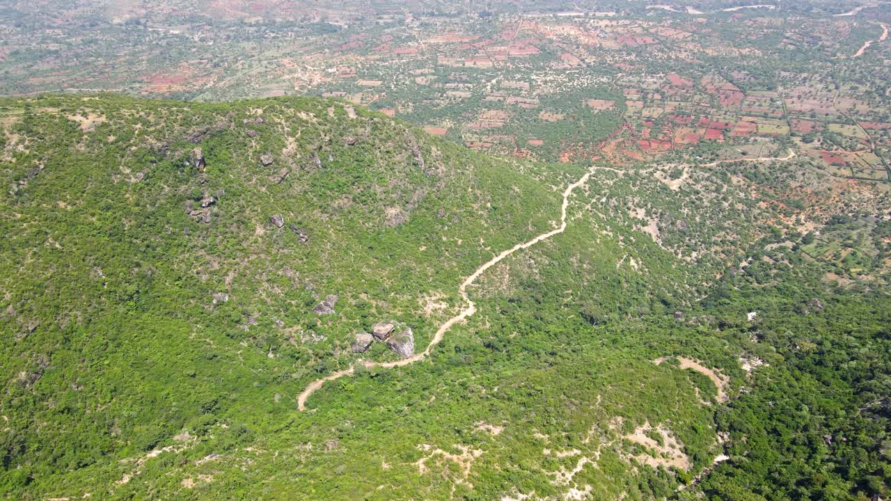 drone view of west pokot, north rift -kenia -:temporada de lluvia verde en las partes secas del norte de kenia