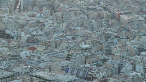 Antena-De-Primer-Plano-Del-Denso-Paisaje-Urbano-De-Atenas-En-El-Crepúsculo