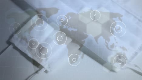 animación de un mapa del mundo con zonas marcadas en círculos sobre una máscara facial
