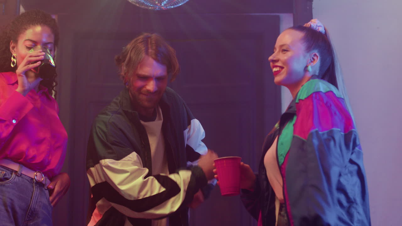 amigos felices en la fiesta