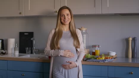 Portrait-of-beautiful-pregnant-woman