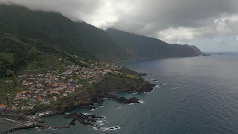 Imágenes-Aéreas-Cinematográficas-De-Seixal-4k--Isla-De-Madeira-Portugal