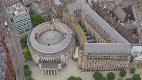 Overhead-Drohne,-Die-Sich-Von-Der-Manchester-Central-Library-Wegzieht-02