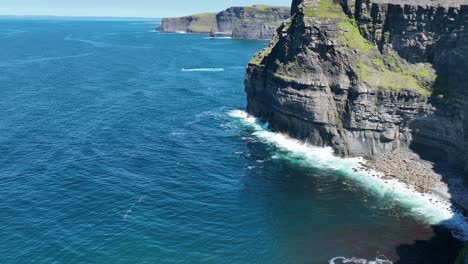 摩赫尔的悬崖 (moher drone foothills) 是一个位于摩赫尔北部的悬崖