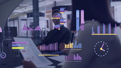 Animación-Del-Procesamiento-De-Datos-Financieros-Sobre-Diversos-Empresarios-En-El-Cargo