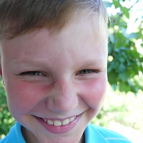 retrato de un niño sonriente