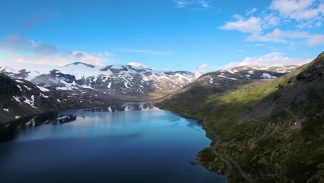 Imágenes-Aéreas-Hermosa-Naturaleza-Noruega.