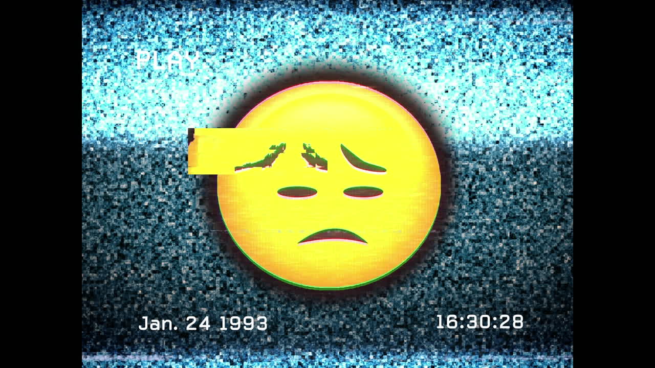 tv 정적 효과에 대한 슬픈 얼굴 이모지 위에 vhs의 디지털 애니메이션 오류 효과