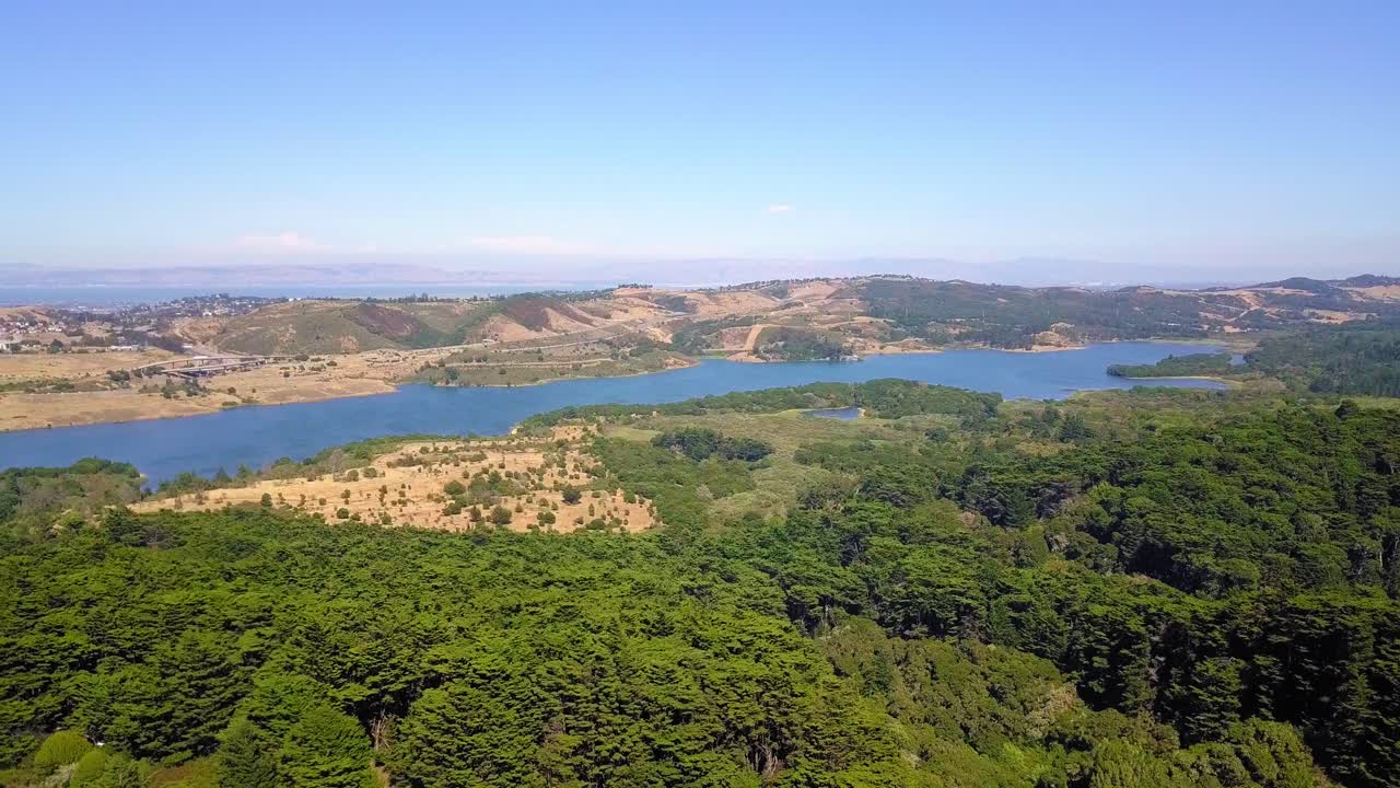 antena del embalse de crystal springs en san mateo vista panorámica