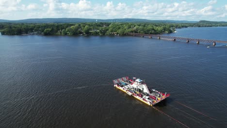 el transbordador de automóviles merrimac cruza el río wisconsin-2