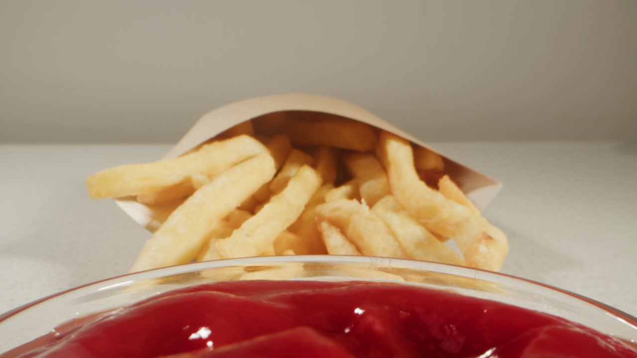 Pommes Frites med Ketchup