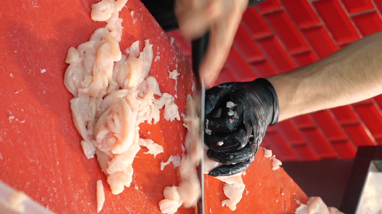 preparación de pollo crudo