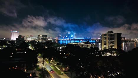 Horizonte-De-Jacksonville-Florida-En-La-Noche-Por-La-Calle