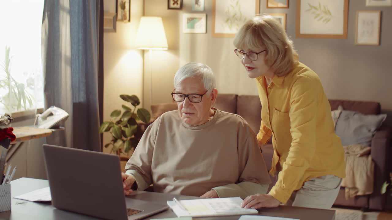 совместная работа пожилых людей