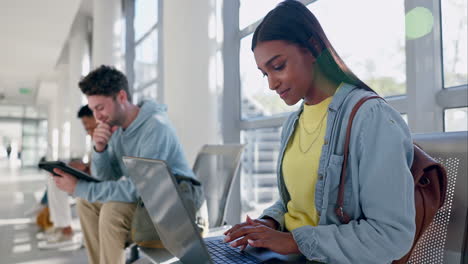 Universität,-Student-Und-Frau-Tippen-Auf-Laptop