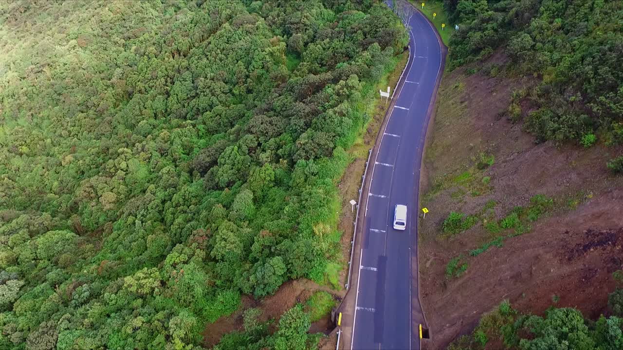 FOLLOWING A CAR ON THE ROAD IN &amp;quot;EL ENCANO&amp;quot; NARI&Ntilde;O COLOMBIA