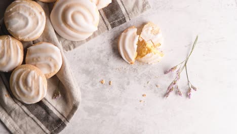 coockies with egg white cover