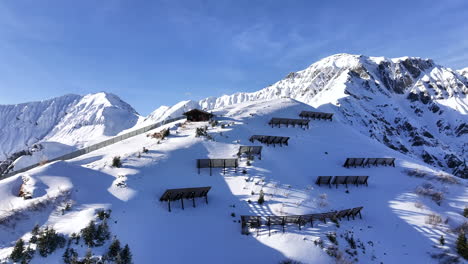 área de esquí en la parte superior de adelboden en el país de las maravillas de invierno