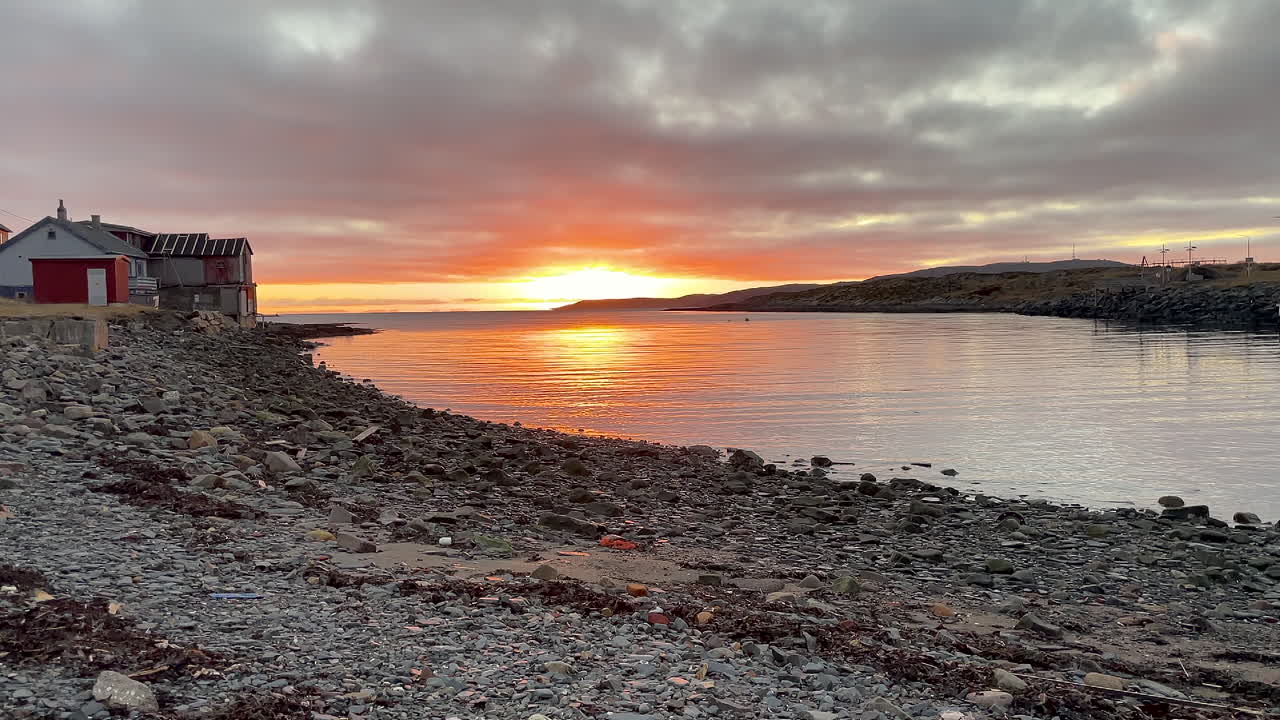 último día de luz solar en el norte de noruega, antes de que comience la temporada de la noche polar en noviembre