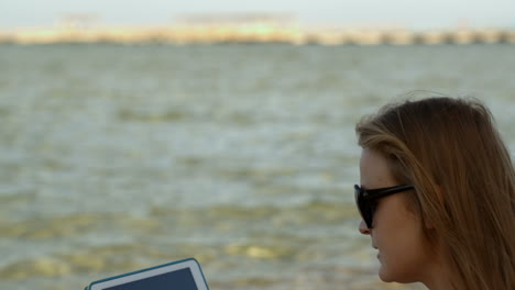 Woman-using-pad-by-the-sea