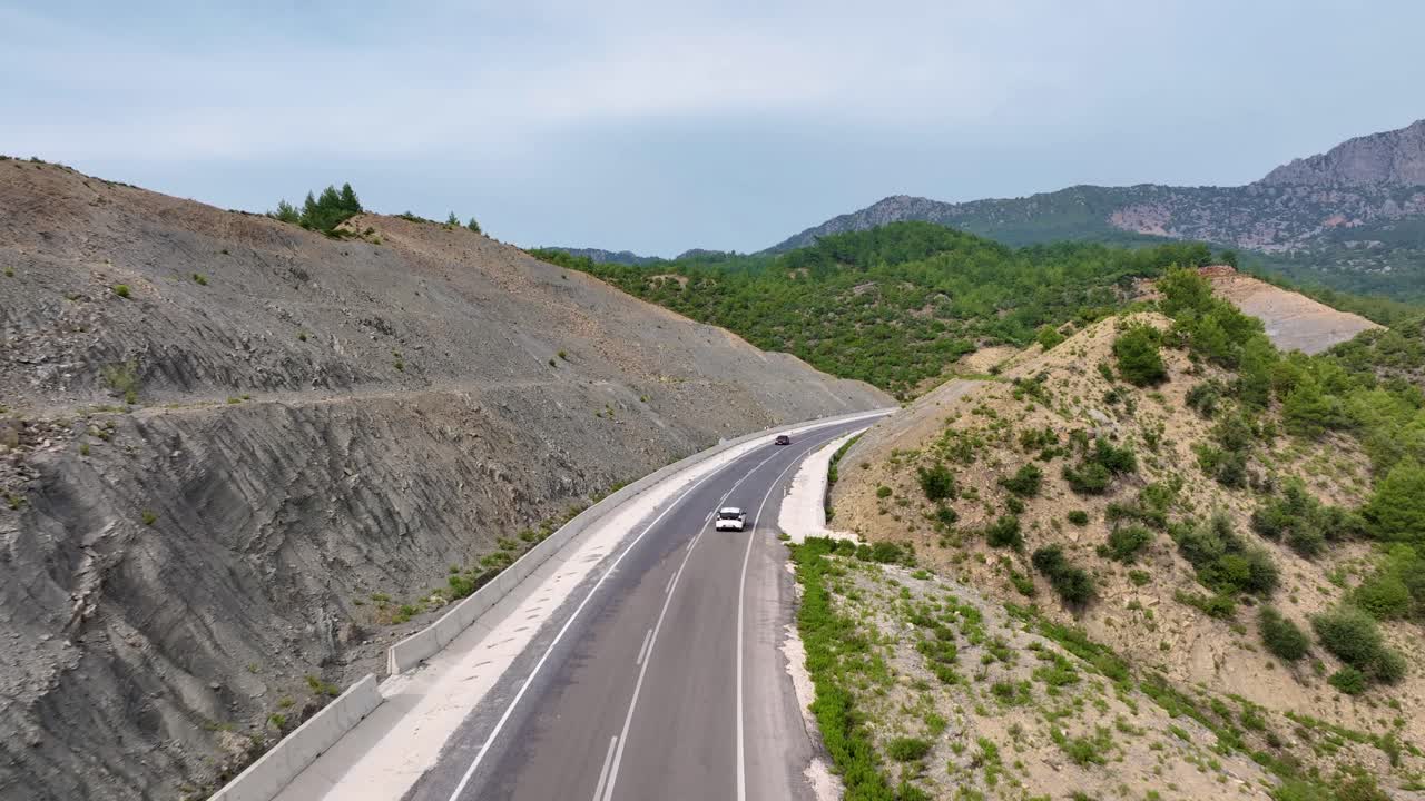 Recorrido panorámico por carretera de montaña