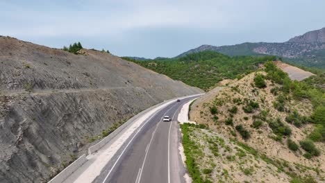 carretera de montaña con vistas panorámicas