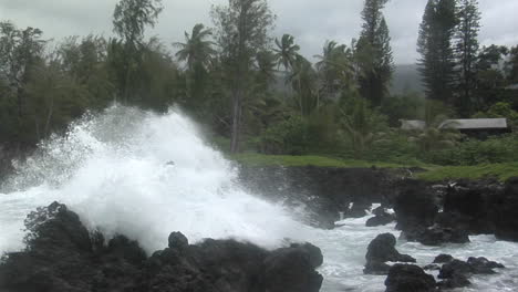 a large pacific storm batters hawaii with large waves 8