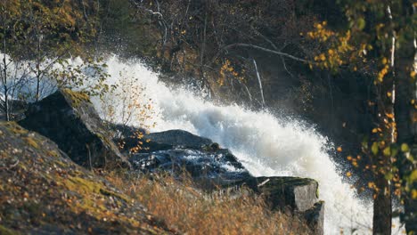 Una-Vista-De-Cerca-De-La-Cascada