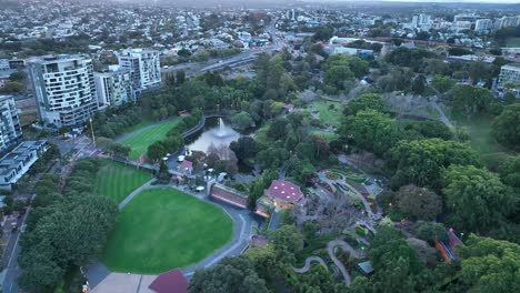 Drone-shot-orbiting-Roma-St-Parklands