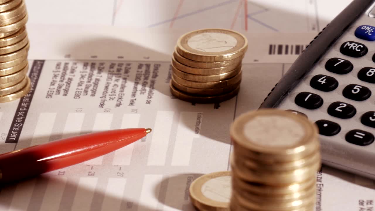 세금 신고서를 작성하는 것