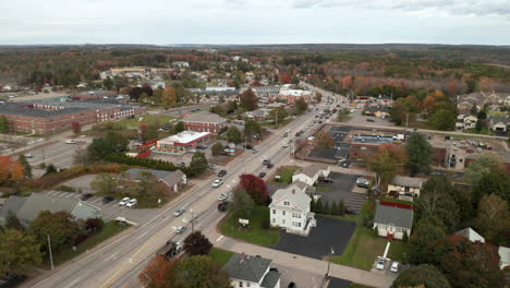 Magnífica-Toma-Aérea-Del-Sector-Del-Centro-De-Scarborough,-Maine